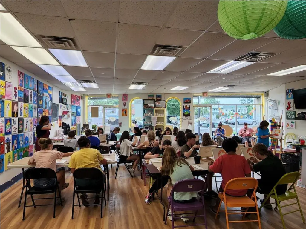 A full studio during a community painting event